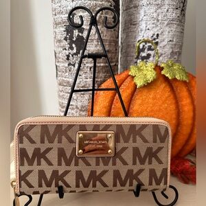 Michael Kors Jet Set Large Initials MK Wallet- Retired NWOT
